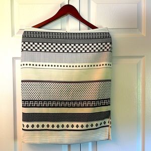 Ann Taylor Like new size 10 stretchy knee length skirt.